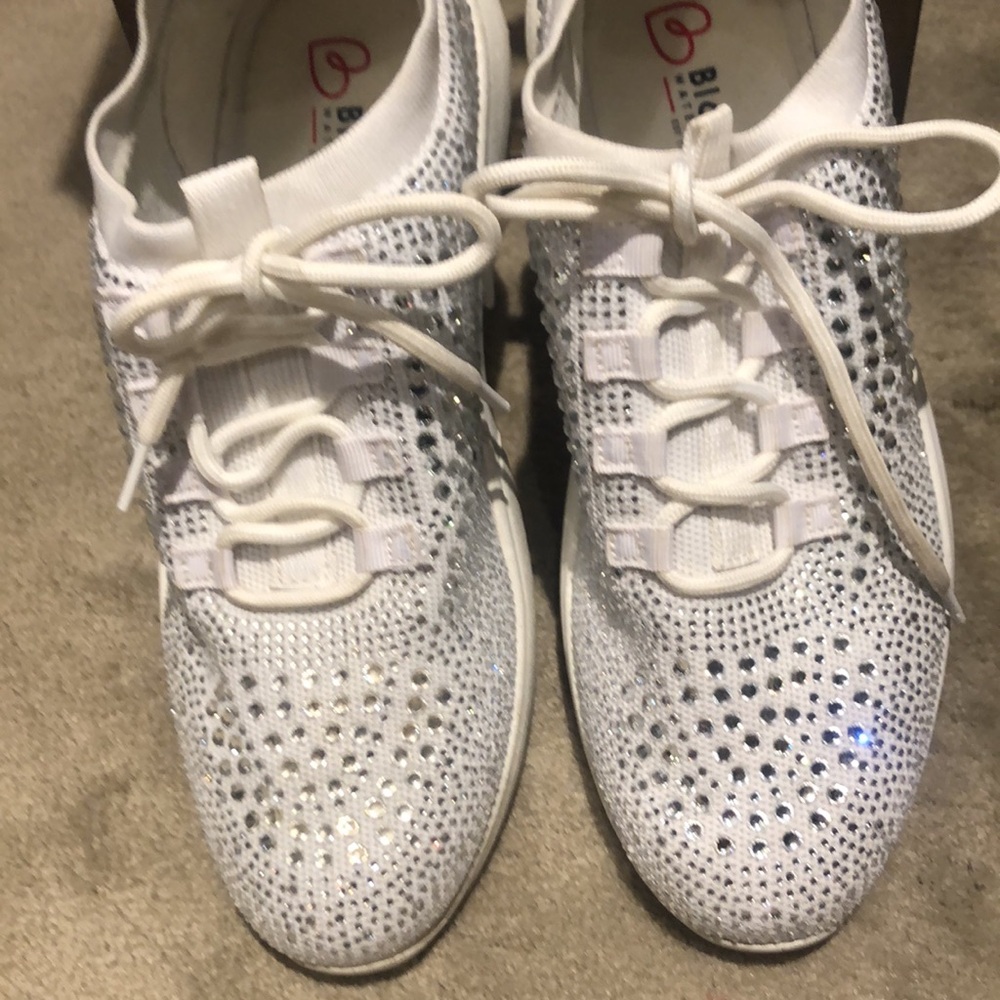 Blondo waterproof sparkly sequin sneakers. Slip on. very comfy. Size 8M - Picture 2 of 7
